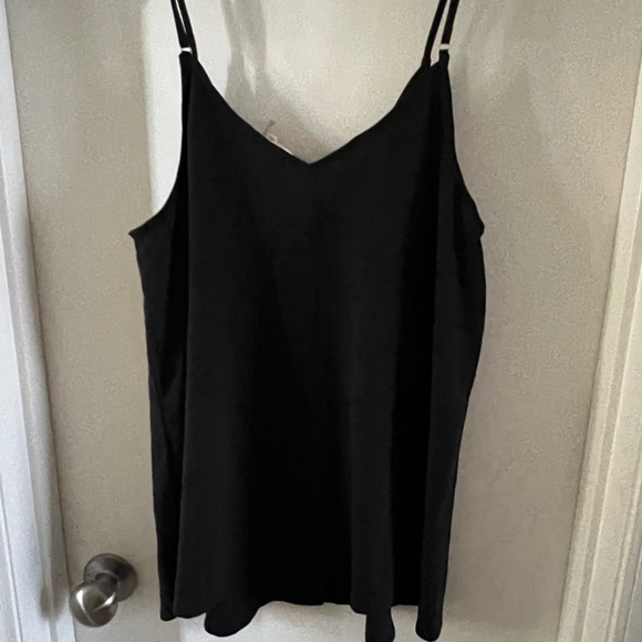 Black button up front top - Picture 2 of 3